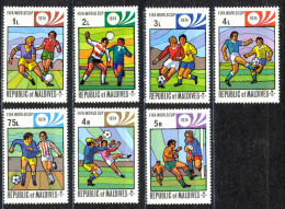 Maldive Islands Sc# 516-522 MNH 1974 Soccer - Maldivas (1965-...)