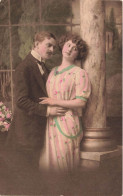 COUPLES - Un Homme Au Regard Insistant Envers Sa Compagne - Colorisé - Carte Postale Ancienne - Coppie