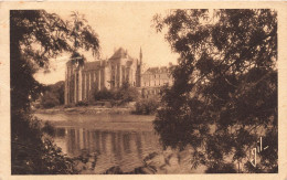 FRANCE - Solesmes - Par La Fenêtre Du Château De Verdure - Carte Postale Ancienne - Solesmes