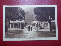 Carte Postale - FAVERGES (74) - Place De La Mairie Et Avenue Favre (5087) - Faverges