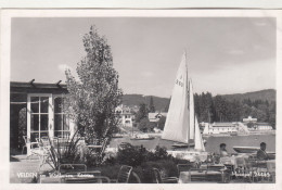 E3799) VELDEN Am WÖRTHERSEE - Kärnten  - SEGELBOOT Vor Gastgarten - Alte FOTO AK - Velden