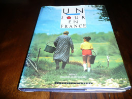 UN JOUR EN FRANCE PHOTOGRAPHIES PRISES PAR LES FRANCAIS EN UNE SEULE JOURNEE PHOTO HACHETTE 1988 - Photographs