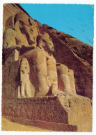 CP Egypte - Abu Simbel Les Statues De Ramsès Devant Le Grand Temple - A Circulé - Tempel Von Abu Simbel