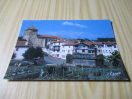 Espelette (64).Le Village Et L'église. - Espelette