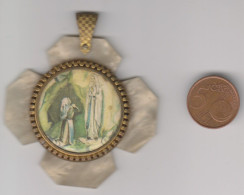 Médaille De Berceau Bakélite - Religion & Esotérisme