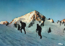 CPM - H9 - ALPINISME - NOS BELLES ALPES - A L'AUBE NAISSANTE LA CORDEE UNIE DANS L'EFFORT - Alpinisme