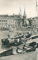 14 HONFLEUR - Les Bateaux De Peche , Au Fond Le Quai Saint Etienne   - CPSM / TTB - Honfleur