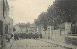 Delcampe - BRETIGNY SUR ORGE -   Sortie Des écoles (Garçons). - Bretigny Sur Orge