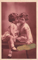 FETES - VOEUX - Anniversaire - Gelukkice Verjaarag - Deux Enfants Faisnt La Bise - Carte Postale Ancienne - Geburtstag