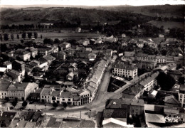 57 - CHATEAU SALINS / VUE GENERALE AERIENNE SUR LA PLACE JEANNE D'ARC - Chateau Salins