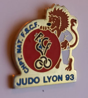 I75 Pin's Judo Championnat National FSCF Lyon 93 Lion Coq Bbr Achat Immédiat - Judo