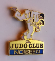 I101 Pin's Judo Noiseen Noisy Le Sec Club D'arts Martiaux Seine-Saint-Denis Qualité EGF Achat Immédiat - Judo