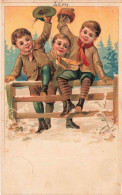 FANTAISIES - Trois Petits Garçons Contents Et Riant Tenant Des Chapeaux Dans Leurs Mains - Carte Postale Ancienne - Autres & Non Classés