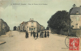 AIZENAY - Rues De Nantes & De Challans. (carte Vendue En L'état) - Aizenay