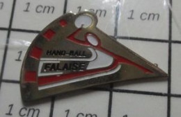 3419 Pin's Pins / Beau Et Rare / SPORTS / CLUB HANDBALL FALAISE CALVADOS - Balonmano
