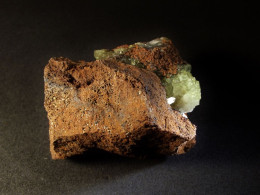 Adamite On Limonite Matrix - High Fluoresence Under UV ( 5.5 X 4 X 4 Cm) - Ojuela Mine - Mapimi - Mexico - Minéraux