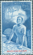 MADAGASCAR, FONDO EDUCAZIONE, 1946, FRANCOBOLLI NUOVI (MLH*) Scott:MG CB5, Yt:MG PA44 - Unused Stamps