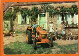 LE TRACTEUR En Gros Plan  ; Tracteur N72 25CV 1960 ;avec Explication Au Verso  ; Recto Verso - Traktoren