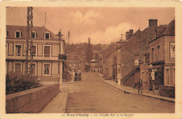 CPA Pont D'Ouilly-La Grande Rue Et Le Marché-12        L2623 - Pont D'Ouilly