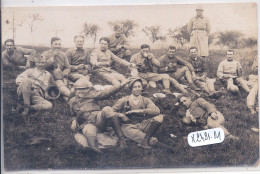 MILITARIA- CARTE-PHOTO- L HEURE DE LA DETENTE POUR NOS BRAVES SOLDATS - Autres & Non Classés