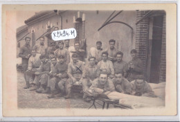 MILITARIA- CARTE-PHOTO- TANKISTES EN CASERNE - Autres & Non Classés