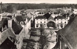 FRANCE - Richelieu - Les Halles Et La Place Du Marché - Carte Postale Ancienne - Sonstige & Ohne Zuordnung