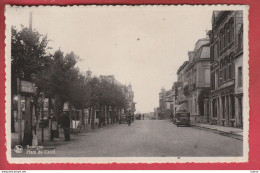 Bastogne - Place Du Carré ...oldtimer ( Voir Verso ) / Destockage - Bastogne