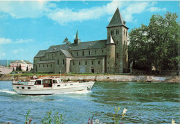 BELGIQUE - Hastiere - Vue Générale De L'Eglise Romane - Carte Postale - Hastiere