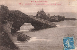 FRANCE - Biarritz - La Roche Percée Au Rocher De La Vierge - Carte Postale Ancienne - Biarritz