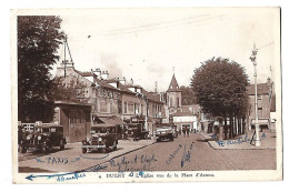 Dugny - L'église Vue De La Place D'Armes - Anotations Pour Guider Un Parent Qui Rend Visite à Un Militaire - Dugny