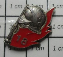 1121 Pin's Pins / Beau Et Rare / POMPIERS / LE 18 FLAMME INCENDIE CASQUE F1 LANCE Par DELSART - Pompiers