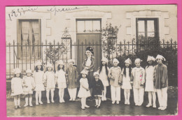 D41 - ST AMAND DE VENDÔME - CARTE PHOTO - Personne Et Nombreux Enfants Déguisés - Inscription  épreuve - Saint Amand Longpre