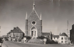 44 - Legé  -  La Chapelle Et Le Monument Aux Morts - Legé