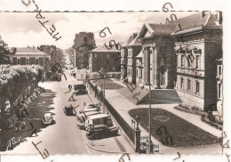 Delcampe - Aurillac, Place Du Palais Et Avenue De La République (véhicules Années 1950) - Aurillac