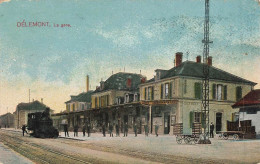 TOP - SUISSE - JU - JURA - DÉLÉMONT - La Gare - Souvenir De La Ville De Délémont - Voir Verso  (Sui-116) - Delémont