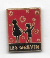 Pin's  Fond  Rouge  ARTHUS  BERTRAND, LES  GREVIN - Arthus Bertrand