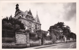 LE CHESNAY -78- CPSM - Le Château De S. M. La Reine Amélie De Portugal - A17782/83 - Le Chesnay