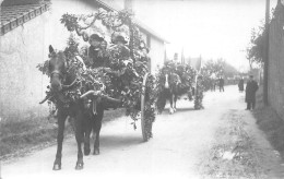 24-1940 : CARTE-PHOTO. BALLAN ? CAVALCADE - Ballan-Miré