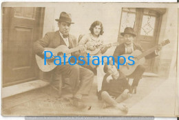 223855 ARGENTINA COSTUMES PEOPLE WITH GUITAR TANGO EN EL CONVENTILLO POSTAL POSTCARD - Argentine