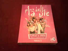 PLUS BELLE LA VIE SAISON 1 COFFRET 5 DVD EPISODES DE 61 A 90   //  30 FOIS 26 MIN ENVIRON - Collezioni & Lotti