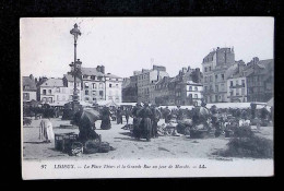 Cp, Commerce, Un Jour De Marché, 14, Lisieux, La Place Thiers Et La Grande Rue, Voyagée 1918 - Marktplaatsen