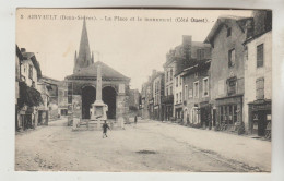 CPSM AIRVAULT (Deux Sèvres) - La Place Et Le Monument (côté Ouest) - Airvault