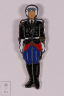 Pin French National Police Man / Gendarmerie Motorbike Suit - 13 X 40 Mm - Unmarked Back - Butterfly Fastener - Policia