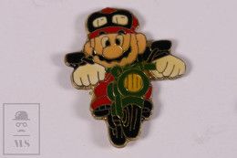 Pin Mario Bros Nintendo On Motorbike - 24 X 29 Mm - Unmarked Back - Butterfly Fastener - Casinos