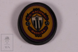 Enamelled Pin Football C.D. Nacional Madeira Portugal - 14 X 16 Mm - Unmarked Backside - Butterfly Fastener - Football