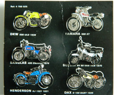 * Plaquette 6 Pin's - Moto Motos Motorrad - DKW 500 Yamaha 500 Sanglas 400 Suzuki RV 90 Henderson KJ 1301 Dax D 100 Baby - Motorbikes