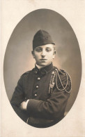 FANTAISIE - Homme - Portrait D'un Jeune Homme En Uniforme De Militaire - Médaillon - Carte Postale Ancienne - Männer