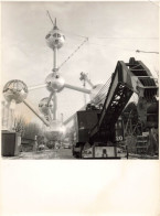 Photographie Originale - L'atomium En Construction Les Frères Haine - Dim:18/24cm - Plaatsen