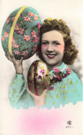 FANTAISIES - Femme - œufs - Carte Postale Ancienne - Frauen
