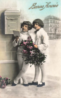 FÊTES - VŒUX - Bonne Année - Petites Filles Avec Une Lettre - Bouquet - Carte Postale Ancienne - Nouvel An